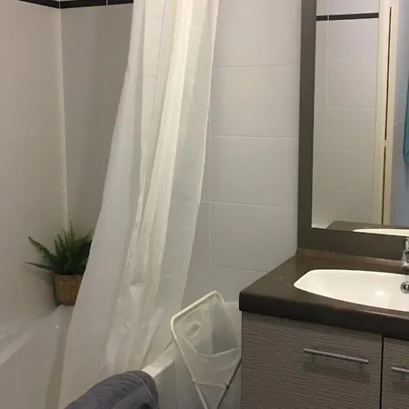: T2 Avec Clim, Piscine & Parking Au Port - Fr-1-335-190 Apartment *