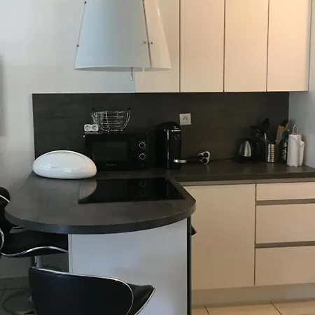 : T2 Avec Clim, Piscine&parking Au Port - Fr-1-335-190