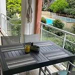 Appartement : T2 Avec Clim, Piscine & Parking Au Port - Fr-1-335-190 Hyères