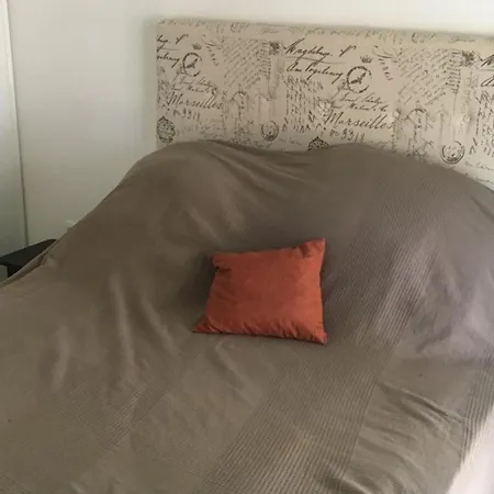 : T2 Avec Clim, Piscine & Parking Au Port - Fr-1-335-190 Apartment