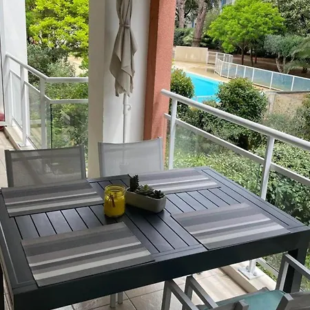 Apartment : T2 Avec Clim, Piscine & Parking Au Port - Fr-1-335-190 Hyeres