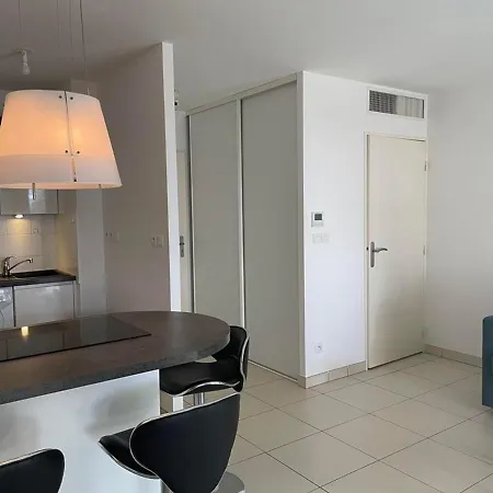 : T2 Avec Clim, Piscine & Parking Au Port - Fr-1-335-190