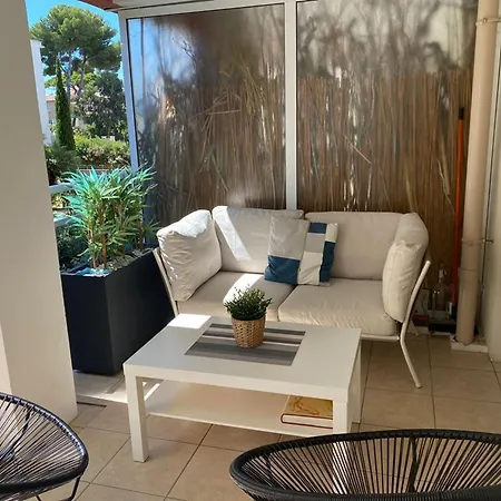 : T2 Avec Clim, Piscine & Parking Au Port - Fr-1-335-190 * Hyères