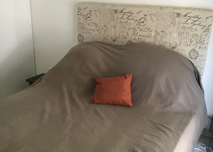 : T2 Avec Clim, Piscine & Parking Au Port - Fr-1-335-190 Lejlighed