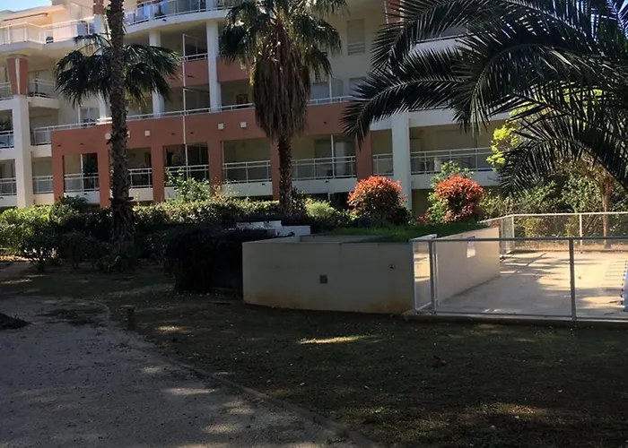 : T2 Avec Clim, Piscine & Parking Au Port - Fr-1-335-190 *