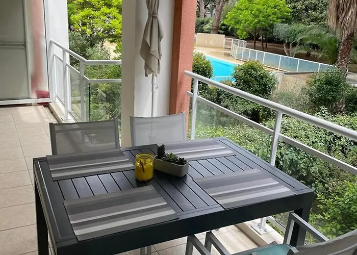 Lejlighed : T2 Avec Clim, Piscine & Parking Au Port - Fr-1-335-190 Hyères