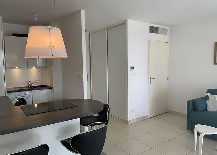 : T2 Avec Clim, Piscine & Parking Au Port - Fr-1-335-190