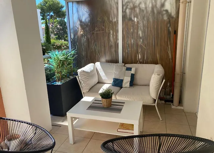 : T2 Avec Clim, Piscine & Parking Au Port - Fr-1-335-190 * Hyères