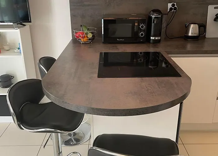 : T2 Avec Clim, Piscine & Parking Au Port - Fr-1-335-190