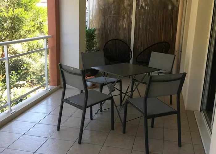 Lejlighed : T2 Avec Clim, Piscine & Parking Au Port - Fr-1-335-190 *